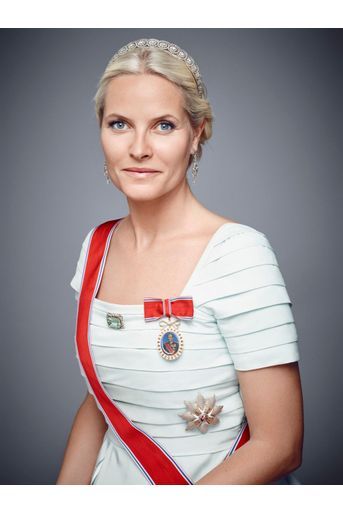 Harald V, Sonja, Haakon, Mette-Marit... - La famille de Norvège se refait les portraits 