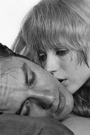 Avec Marianne Faithfull dans "The Girl on a motorcycle", 1968