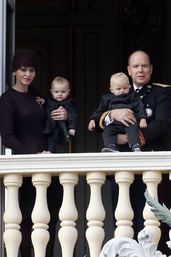 La princesse Charlène et le prince Albert II de Monaco avec leurs jumeaux Jacques et Gabriella à Monaco, le 19 novembre 2015
