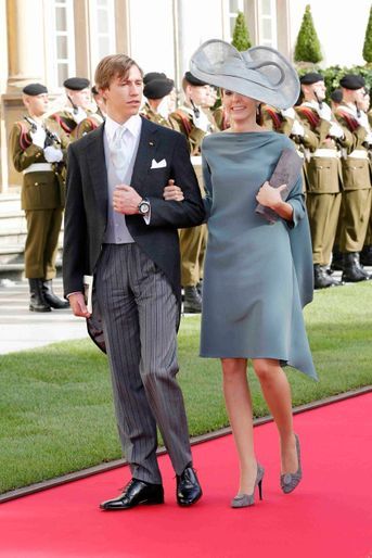 La princesse Tessy du Luxembourg, avec son époux le prince Louis au mariage de Guillaume et Stéphanie en 2012