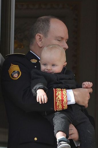 Le prince Albert II de Monaco avec le prince Jacques à Monaco, le 19 novembre 2015