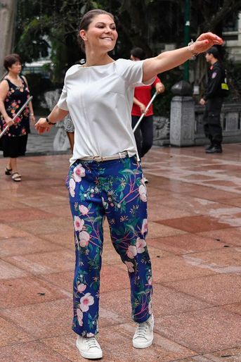 La princesse Victoria de Suède dans un pantalon by Malina à Hanoi, le 8 mai 2019