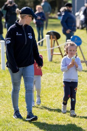 Zara Phillips et sa fille Mia Tindall à Gatcombe Park, le 24 mars 2019