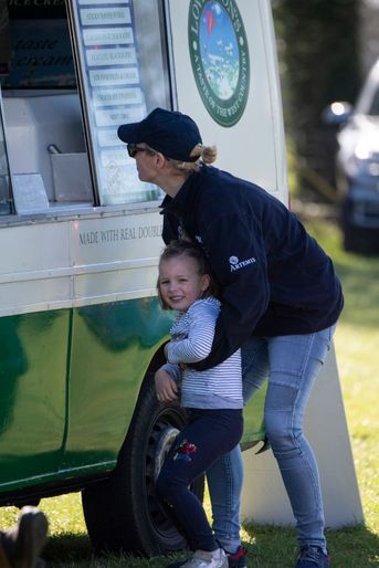 Zara Phillips et sa fille Mia Tindall à Gatcombe Park, le 24 mars 2019