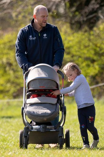 Mike Tindall et ses deux filles à Gatcombe Park, le 24 mars 2019