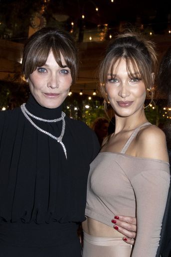 Carla Bruni et Bella Hadid à la soirée organisée par Dior et «Vogue» au restaurant Fred l'écailler lors du 72e Festival de Cannes le 15 mai 2019