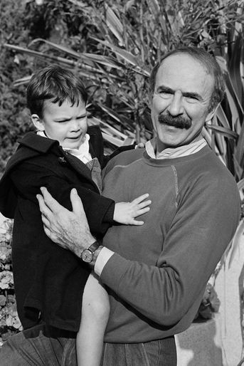 Jean-Pierre Marielle et son fils François, en novembre 1983.