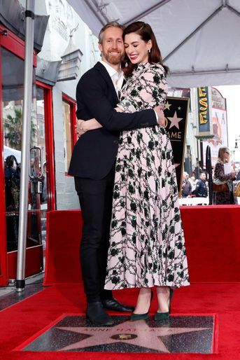 Adam Shulman et Anne Hathaway à Hollywood le 9 mai 2019