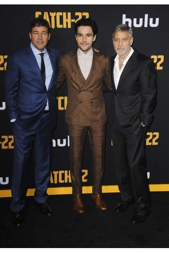 Kyle Chandler, Christopher Abbott et George Clooney à la première de «Catch-22» à Los Angeles le 7 mai 2019