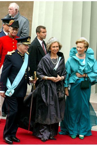 La reine Sofia d'Espagne encadrée du roi des Belges Albert II et de la reine Paola à Copenhague, le 14 mai 2004