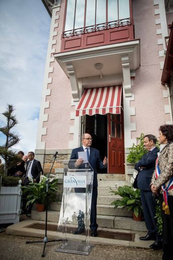 Le prince Albert II de Monaco inaugure l'exposition "Grace de Monaco princesse en Dior" au musée Christian Dior à Granville, le 25 avril 2019