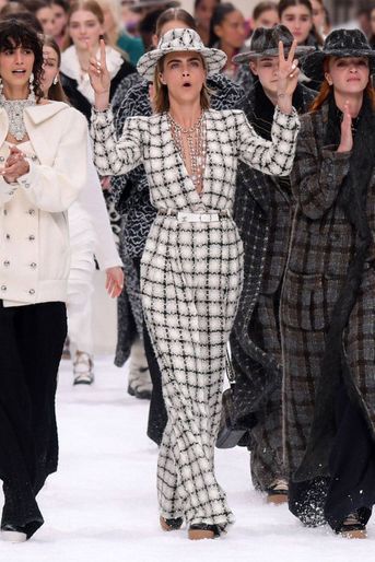 Cara Delevingne au défilé Chanel au Grand Palais à Paris le 5 mars 2019
