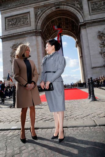 Brigitte Macron et la Première dame chinoise Peng Liyuan. 