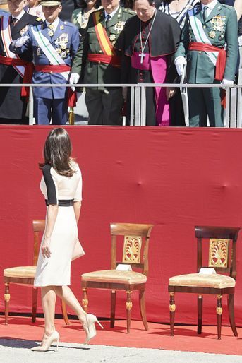 La reine Letizia d'Espagne, de dos, à Madrid le 13 mai 2019