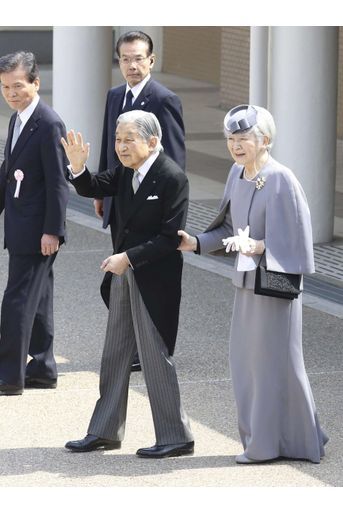L'empereur Akihito et l'impératrice Michiko du Japon au mausolée de l'empereur Jimmu à Kashihara, le 26 mars 2019