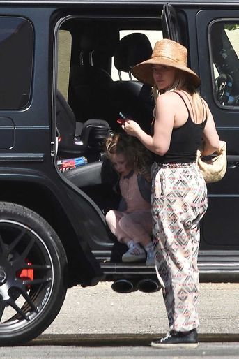 Hilary Duff et sa fille Banks, le 18 mars 2022 à Los Angeles.