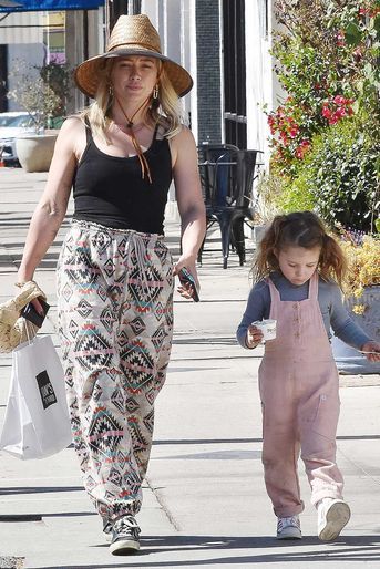 Hilary Duff et sa fille Banks, le 18 mars 2022 à Los Angeles.
