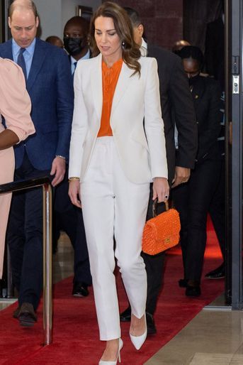 Kate Middleton en tailleur pantalon Alexander McQueen à Kingston en Jamaïque, le 23 mars 2022