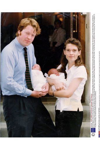 ELIZAET AMELIA SPENCER, 29 ANS, ANGLETERRE Leur tante s’appelle Diana, leur père est le comte Charles Spencer (ici avec leur mère, Victoria). 