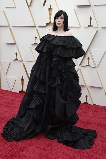 Billie Eilish sur le tapis rouge des Oscars 2022.