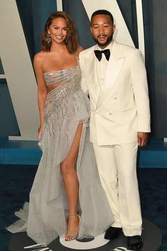 Chrissy Teigen et son mari John Legend à la soirée Vanity Fair, le 27 mars 2022, à Los Angeles.