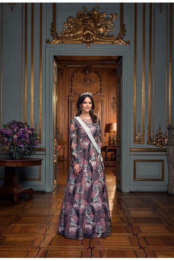 Nouveau portrait en pied en tenue de gala de la princesse Sofia de Suède, dévoilé le 29 mars 2022