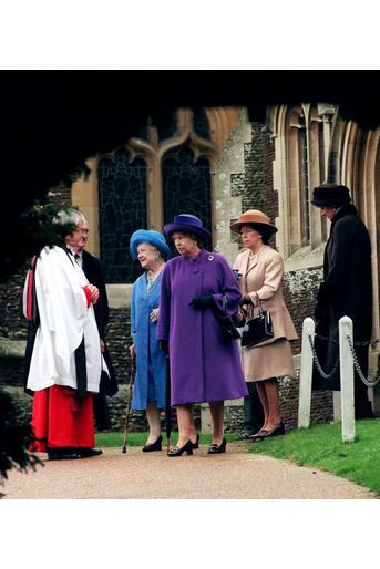 La &quot;Queen Mum&quot; Elizabeth avec ses filles la reine Elizabeth II et la princesse Margaret, le 25 décembre 1994 