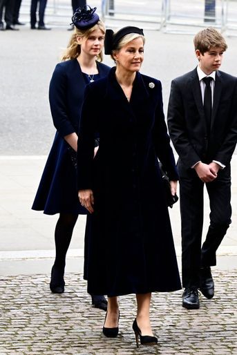 La comtesse Sophie de Wessex et sa fille Lady Louise Windsor à l&#039;abbaye de Westminster, le 29 mars 2022