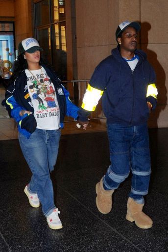En couple depuis 2020 avec A$AP Rocky, Rihanna avait officialisé sa grossesse lorsqu'elle avait été photographiée à New York avec son compagnon le 31 janvier dernier.