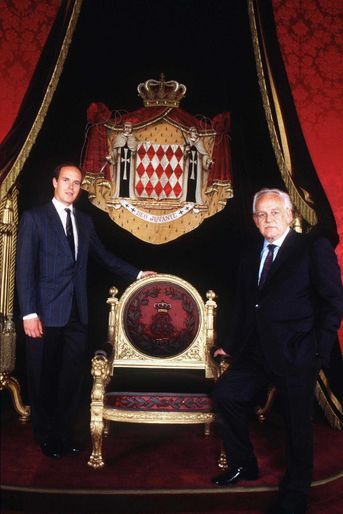 Le prince Rainier III de Monaco avec son fils le prince Albert le 4 mai 1989, pour ses 40 ans de règne
