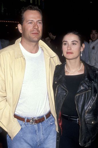 C'est en 1987 que Bruce Willis et Demi Moore se rencontrent. Après quatre mois de passion, le couple s'offre une escapade impromptue à Las Vegas. La même année, en novembre, le couple se dit «oui» dans une suite du Golden Nugget Hotel à Las Vegas. Cérémonie intime oblige, seule une poignée d'invités est au rendez-vous.
