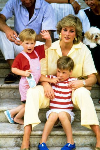 Diana et ses fils William et Harry à Majorque, août 1987