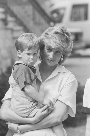 Diana et son fils Harry à Majorque, en Espagne, août 1987