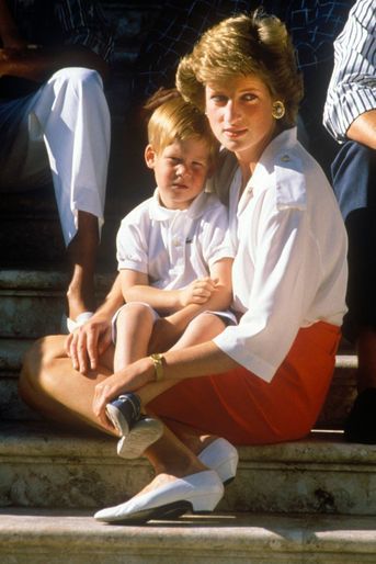 Lady Diana avec son fils Harry en vacances à Majorque, août 1988