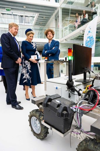 La reine Maxima et le roi Willem-Alexander des Pays-Bas au Space Campus à Noordwijk à la découverte de start-ups, le 7 avril 2022