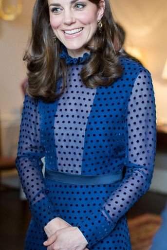 Kate Middleton dans une robe à pois, le 7 avril 2016