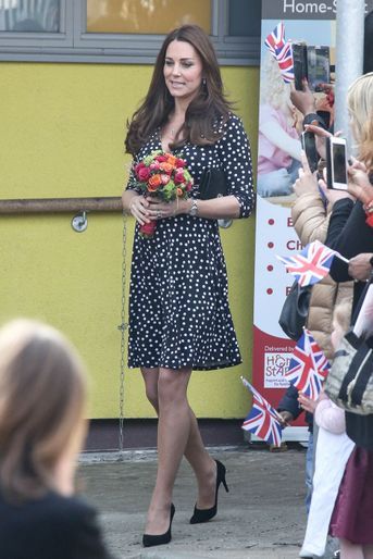 Kate Middleton dans une robe à pois Asos, le 13 mars 2015