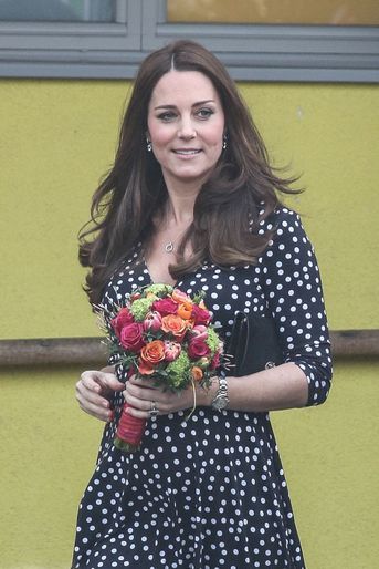 Kate Middleton dans une robe à pois, le 13 mars 2015