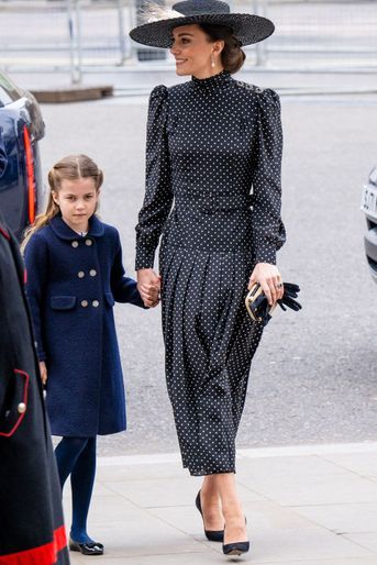 Kate Middleton dans une robe à pois Alessandra Rich, le 29 mars 2022