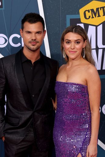 En novembre 2021, Taylor Lautner a demandé Taylor Dome en mariage lors d'une mise en scène très romantique.