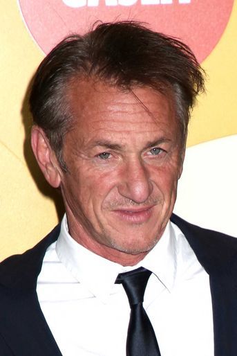 Sean Penn joue le rôle de John Mitchell.