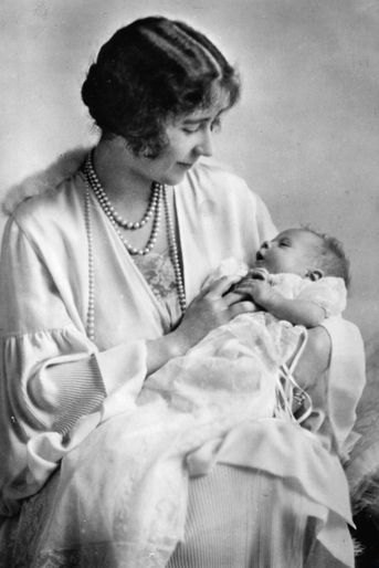 La princesse Elizabeth avec sa mère Elizabeth Bowes-Lyon, le 29 mai 1926