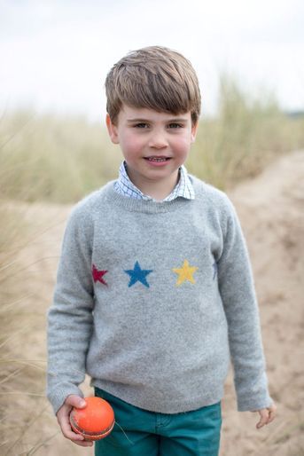 Le prince Louis de Cambridge. L'une des photos dévoilées , à la veille de ses 4 ans fêtés le 23 avril 2022