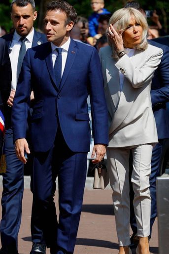 Emmanuel Macron et son épouse Brigitte Macron ont voté au Touquet, pour le second tour de l'élection présidentielle, le 24 avril 2022.