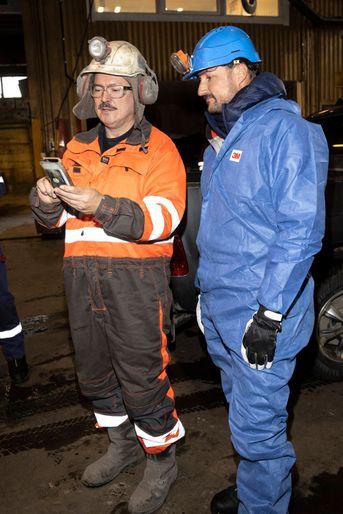 Le prince Haakon de Norvège a visité la dernière mine de charbon en activité au Svalbard, le 22 avril 2022