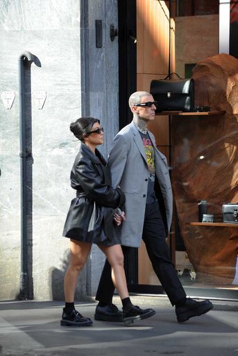 Kourtney Kardashian et Travis Barker, le 27 avril 2022 à Milan.