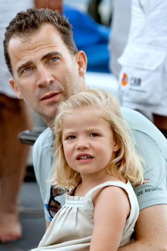 La princesse Sofia d'Espagne avec son père le prince Felipe, le 5 août 2009