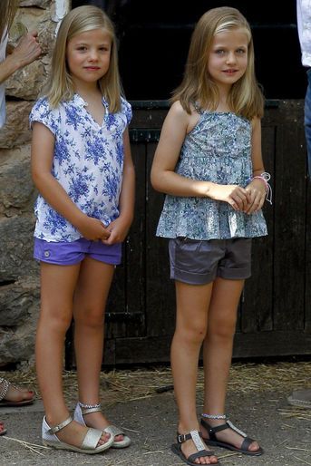La princesse Sofia d'Espagne avec sa grande sœur la princesse Leonor, le 5 août 2013