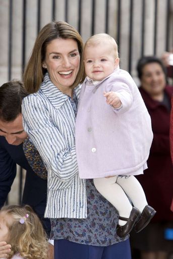 La princesse Sofia d'Espagne avec sa mère la princesse Letizia, le 23 mars 2008