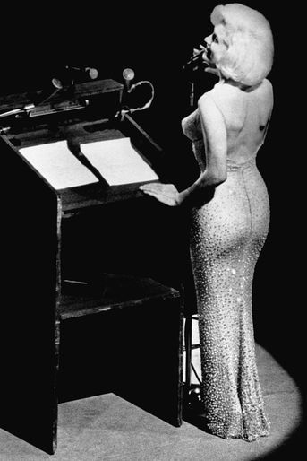 Marilyn Monroe dans sa "naked dress" au Madison Square Garden de New York, en 1962, lors d'un gala en l'honneur du président Kennedy. 